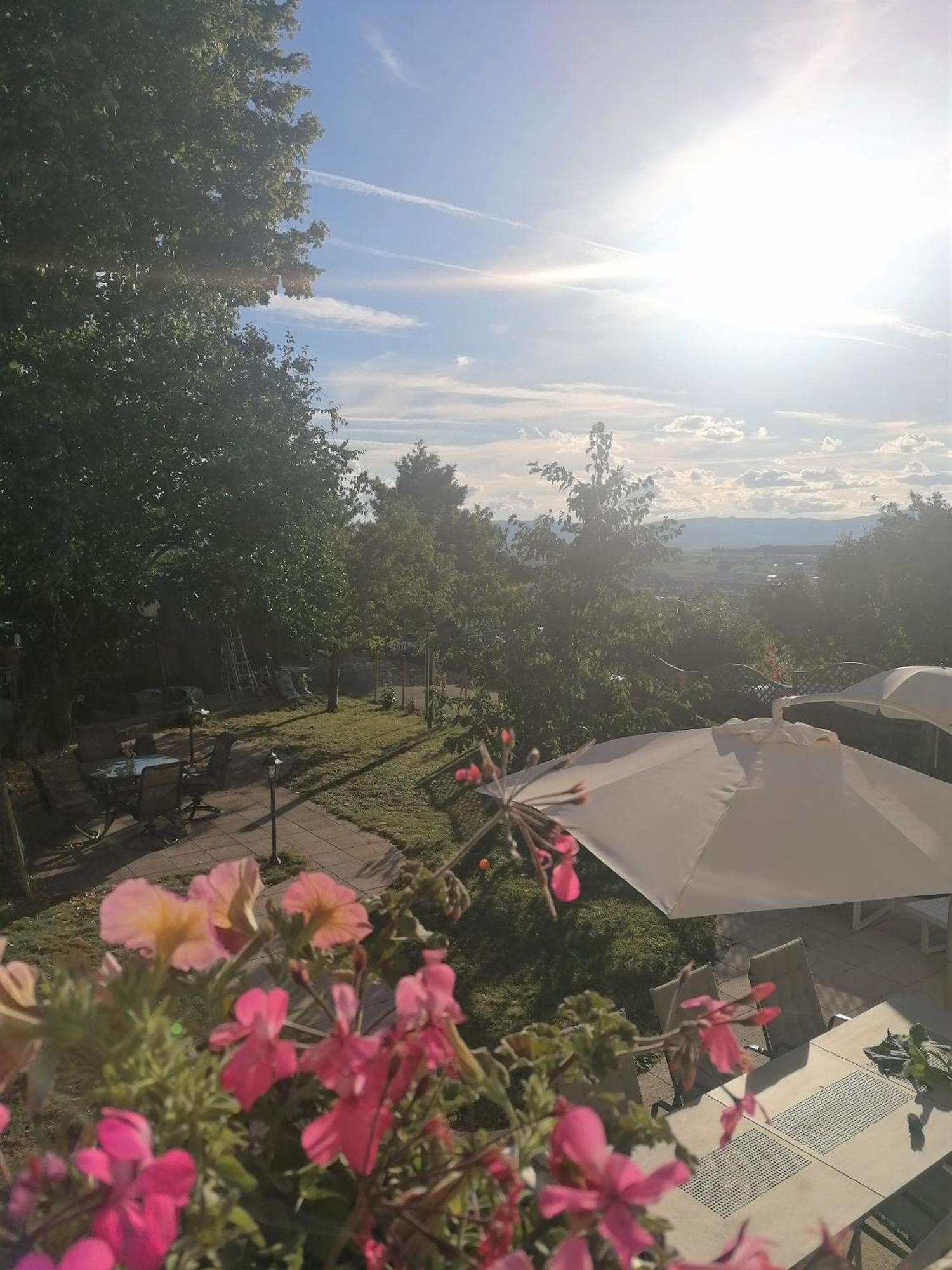 Hotel Cap Bonheur Saint-Cierges Esterno foto